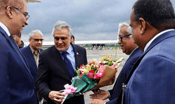 ঢাকায় পাকিস্তানের উপপ্রধানমন্ত্রী ইসহাক দার, দ্বিপক্ষীয় সম্পর্ক জোরদারের বার্তা