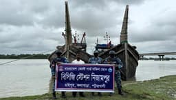 নিষিদ্ধ ট্রলিং বোটে অভিযান, আটক জাল-জেলে