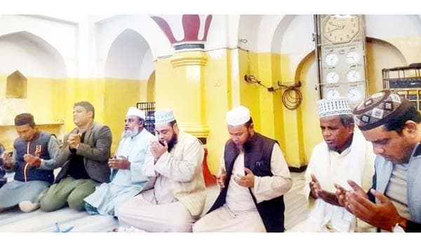 সিলেটে সাবেক প্রধানমন্ত্রী খালেদা জিয়ার সুস্থতা কামনায় দোয়া মাহফিল 