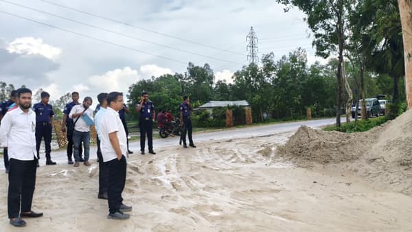 টানা অভিযানে শ্রীমঙ্গলে জব্দ আট হাজার ৩০০ ঘনফুট বালু