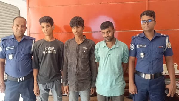 নেছারাবাদে ৫ মামলার আসামিসহ ৩জন মাদক কারবারি গ্রেপ্তার