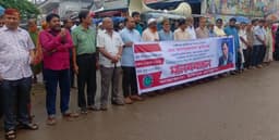 সাংবাদিক তুহিন হত্যার প্রতিবাদে উলিপুরে মানববন্ধন