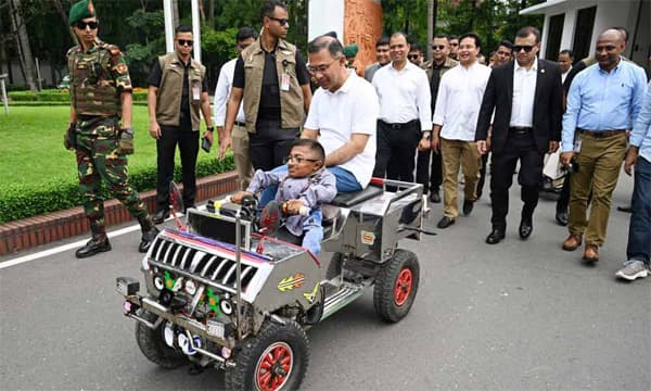 প্রধানমন্ত্রীর কার্যালয়ে ক্ষুদে উদ্ভাবকের স্বপ্নের গাড়ি