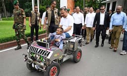 প্রধানমন্ত্রীর কার্যালয়ে ক্ষুদে উদ্ভাবকের স্বপ্নের গাড়ি