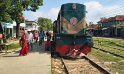 দৌলতদিয়ায় ইঞ্জিন লাইনচ্যুত, স্থবির ট্রেন চলাচল