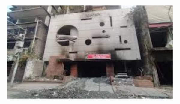 বঙ্গবন্ধু এভিনিউয়ে আওয়ামী লীগ কার্যালয়ে আগুন