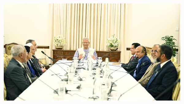 জাতিকে ইতিহাসের সেরা নির্বাচন উপহার দিতে কাজ করছে সরকার: প্রধান উপদেষ্টা