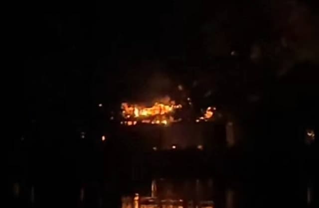 নোয়াখালীতে যুবলীগ নেতার বাড়িতে হামলা ও অগ্নিসংযোগ