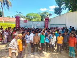 মজুরীর বৈষম্যের প্রতিবাদে অস্থায়ী চা শ্রমিকদের সমাবেশ