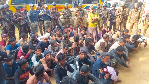 রাখাইন সংঘাতের প্রভাব: টেকনাফে আতঙ্ক, আদালতে ৫২ আরাকান সদস্য