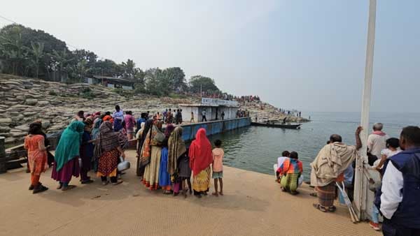 ২৪ ঘণ্টায়ও সন্ধান মেলেনি পদ্মায় নিখোঁজ রেজাউলের