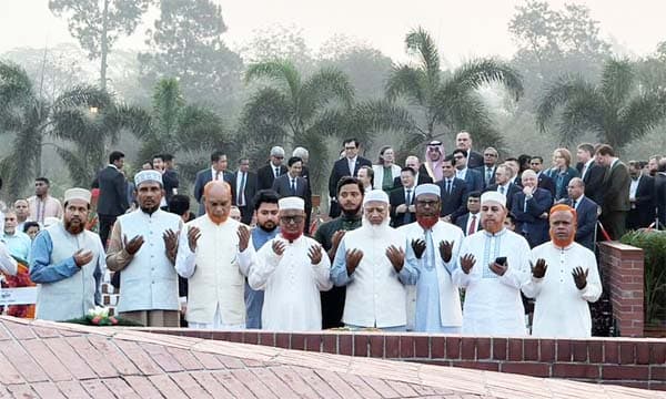 স্বাধীনতা দিবসে জাতীয় স্মৃতিসৌধে জামায়াত আমিরের শ্রদ্ধা নিবেদন