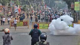 ধোঁয়ায় ঢাকা সংসদ চত্বর, কি ঘটেছিল?
