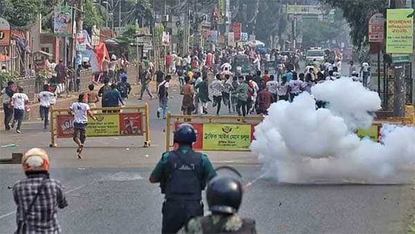 ধোঁয়ায় ঢাকা সংসদ চত্বর, কি ঘটেছিল?