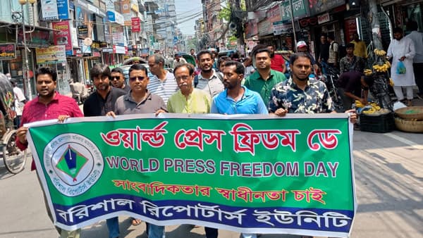 নির্যাতন-চাকরিচ্যুতি বন্ধে সাংবাদিকদের পুনর্বহালের দাবি