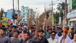 কুয়াকাটায় ইউএনওর বিরুদ্ধে ক্ষোভে ফেটে পড়লো ক্ষুদ্র ব্যবসায়ীরা