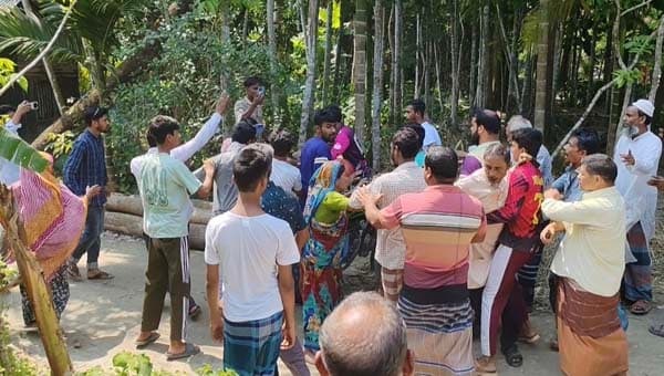 কাঁঠালিয়ায় ভেরিবাঁধা নির্মানে বাঁধা: গ্রামবাসীর মানববন্ধনে হামলা, উত্তেজনা