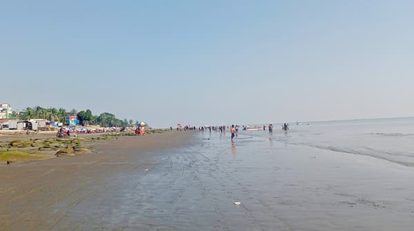 শার্ট ডাউনে পর্যটন বিপর্যয়: কুয়াকাটা সৈকতে নেই পর্যটকের ভিড়