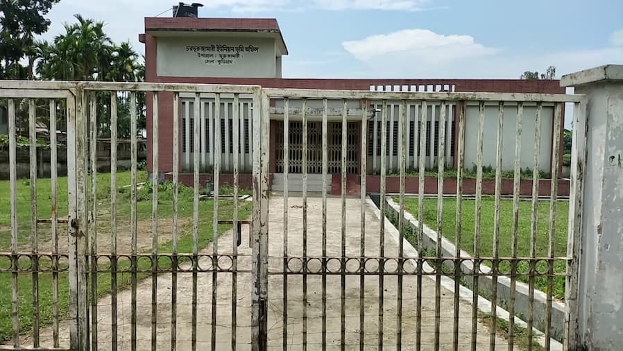 চরভূরুঙ্গামারীতে ভূমি অফিসে জনবল শূন্য, ভোগান্তিতে এলাকাবাসী