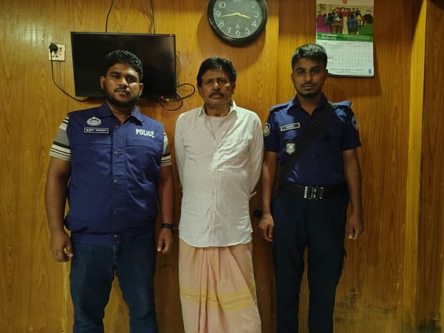 নোয়াখালীর হাতিয়ায় ককটেলসহ আওয়ামী লীগ নেতাকে গ্রেপ্তার