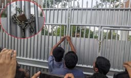 ববি উপাচার্য অপসারণের দাবিতে বাসভবনে তালা, ফুল ও হুশিয়ারি
