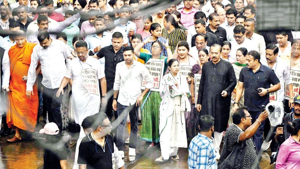 বাঙালি হেনস্তার প্রতিবাদে কলকাতায় তৃণমূলের পদযাত্রা, মমতার কড়া বার্তা বিজেপিকে