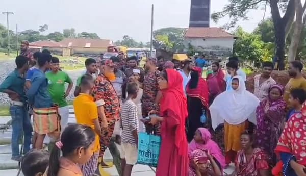কলাপাড়ায় মাদক নিয়ন্ত্রন কর্মকর্তার ধাওয়া খেয়ে নদীতে ঝাঁপ, এখনও নিখোঁজ 