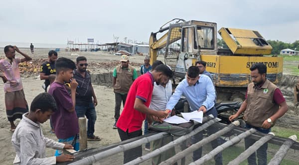 কুয়াকাটায় সৈকত থেকে বালু কাটায় এক মাসের কারাদণ্ড