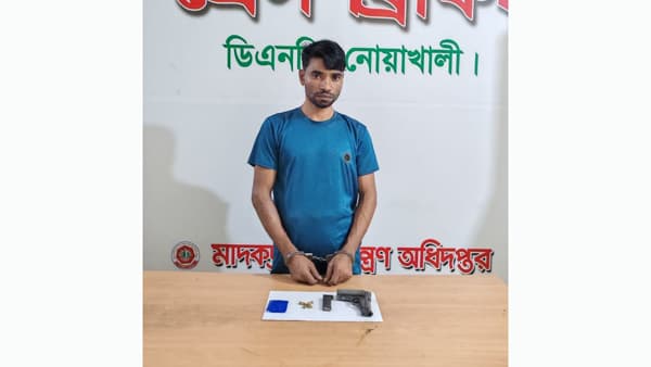 বেগমগঞ্জে পিস্তল-গুলিসহ মাদক কারবারি গ্রেপ্তার