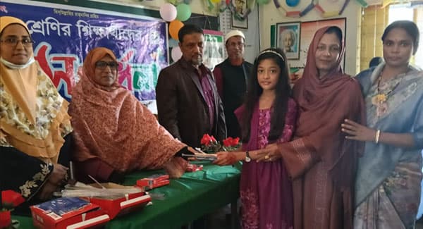 ধামইরহাটে মডেল সপ্রাবির ৫ম শ্রেণির শিক্ষার্থীদের বিদায় সংবর্ধনা