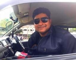 হত্যা মামলার আসামি যুবলীগ নেতা টগর বিমানবন্দরে আটক