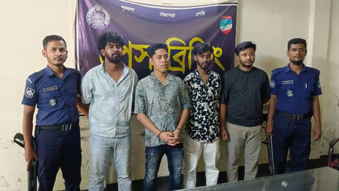 যশোরে অভিযানে ধরা পড়ল চট্টগ্রামের শীর্ষ সন্ত্রাসী ডেভিড ইমন