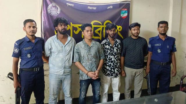 যশোরে অভিযানে ধরা পড়ল চট্টগ্রামের শীর্ষ সন্ত্রাসী ডেভিড ইমন