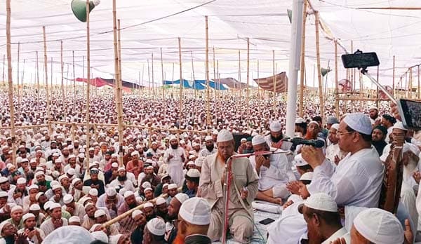 আখেরি মোনাজাতে শেষ চরমোনাই বার্ষিক, বিশ্ব মুসলিম উম্মাহর শান্তি কামনা