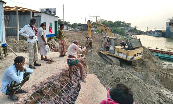 চার বছর পর দৌলতদিয়া ৫ নম্বর ফেরিঘাট সংস্কারে স্বস্তির আশা