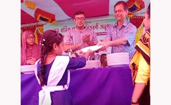 বিদ্যালয়ের অনুষ্ঠানে শুধুই আওয়ামী অতিথি, সমালোচনার ঝড়