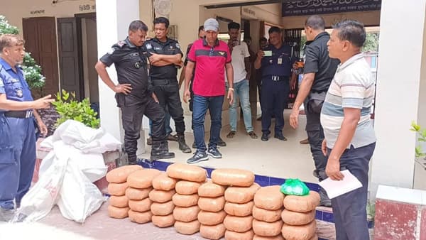 কালিয়াকৈরে ২১ লাখ টাকার  গাঁজা উদ্ধার, গ্রেপ্তার ২