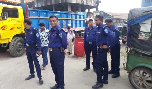 হিলি স্থলবন্দরে পুলিশের টহল জোরদার,আমদানি-রপ্তানি স্বাভাবিক 