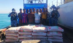 সেন্টমার্টিন সংলগ্ন সমুদ্রে সিমেন্ট পাচারের সময় ৯ চোরাকারবারী আটক