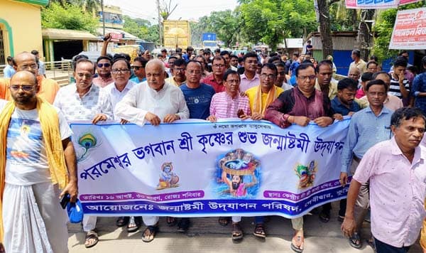 দেবীদ্বারে শ্রী কৃষ্ণ ভক্তদের আনন্দ শোভাযাত্রার রঙিন সমারোহ