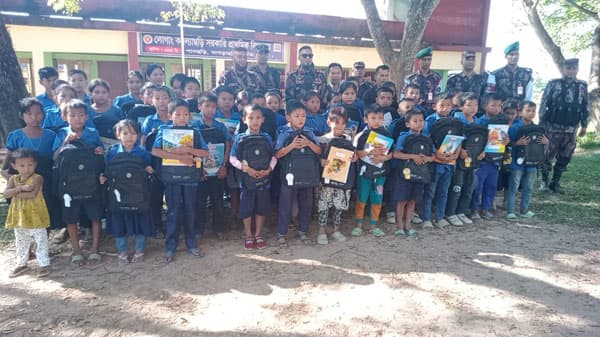 পানছড়িতে বিজিবির মানবিক সহায়তা প্রদান