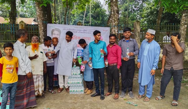 ভূরুঙ্গামারীতে পরীক্ষা কেন্দ্রে বিশুদ্ধ পানি ও চকলেট বিতরণ