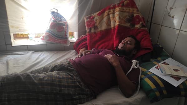 দেবরের অন্ডকোষ চেপে হত্যাচেষ্টা ভাবির! থানায় অভিযোগ