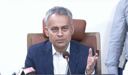 হরমুজে আটকে থাকা জাহাজ নিয়ে কূটনৈতিক তৎপরতা চলছে: নৌপরিবহনমন্ত্রী 