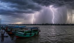 সাত অঞ্চলে বজ্রবৃষ্টি, নদীবন্দরে সতর্কসংকেত জারি