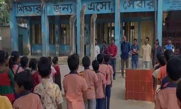 ভূরুঙ্গামারীতে কোমলমতি শিক্ষার্থীদের দিয়ে দলীয় প্রতীকের স্লোগান !