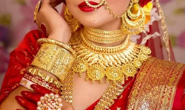 স্বর্ণের দাম কমলো, স্বস্তি ফিরছে দেশের বাজারে