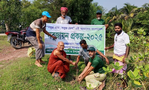 মহিপুরে রাখাইন শিশুদের অংশগ্রহণে বাতিঘর'র বৃক্ষরোপণ