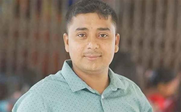 স্ত্রী সন্তান বাঁচাতে গিয়ে প্রাণ হারালেন মাগুরার যুবক অপূর্ব