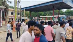 তেল না পেয়ে ফিলিং স্টেশনে হামলা-ভাংচুর, আটক ২